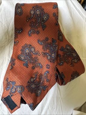 Gucci Rust Orange Ground Navy and Cream Paisley Silk Tie Size 56x3.3/4
